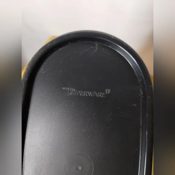 New black Tupperware oval number 5 modular mate with pour all seal - Picture 3 of 4